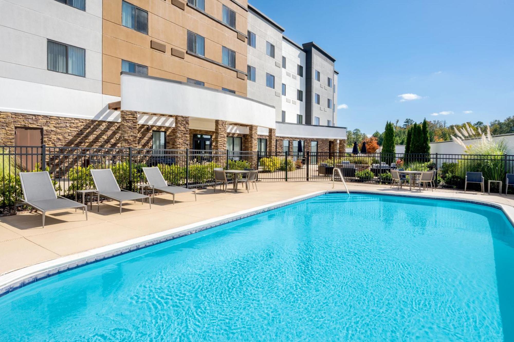Courtyard By Marriott Auburn Hotel Exterior photo