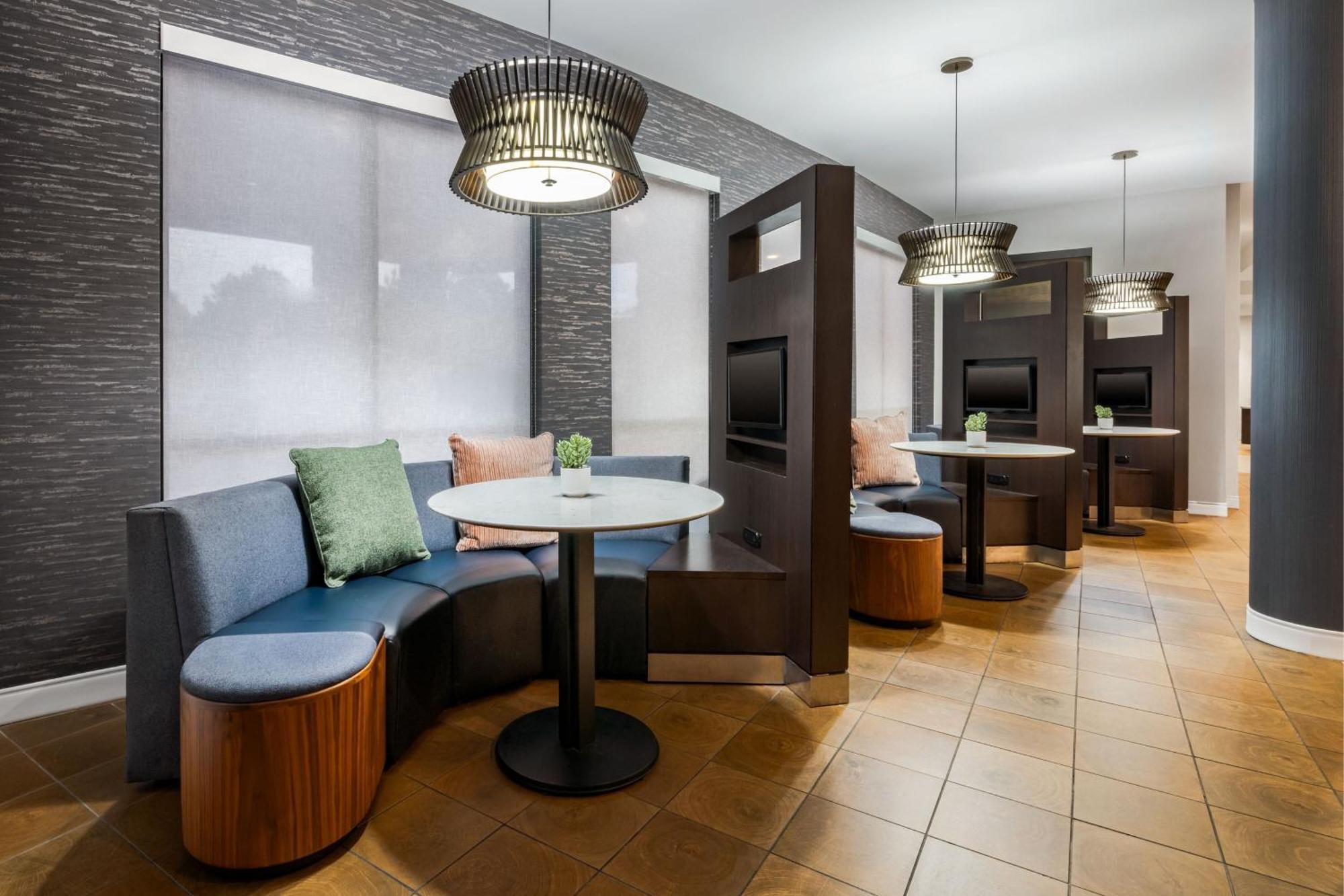 Courtyard By Marriott Auburn Hotel Exterior photo