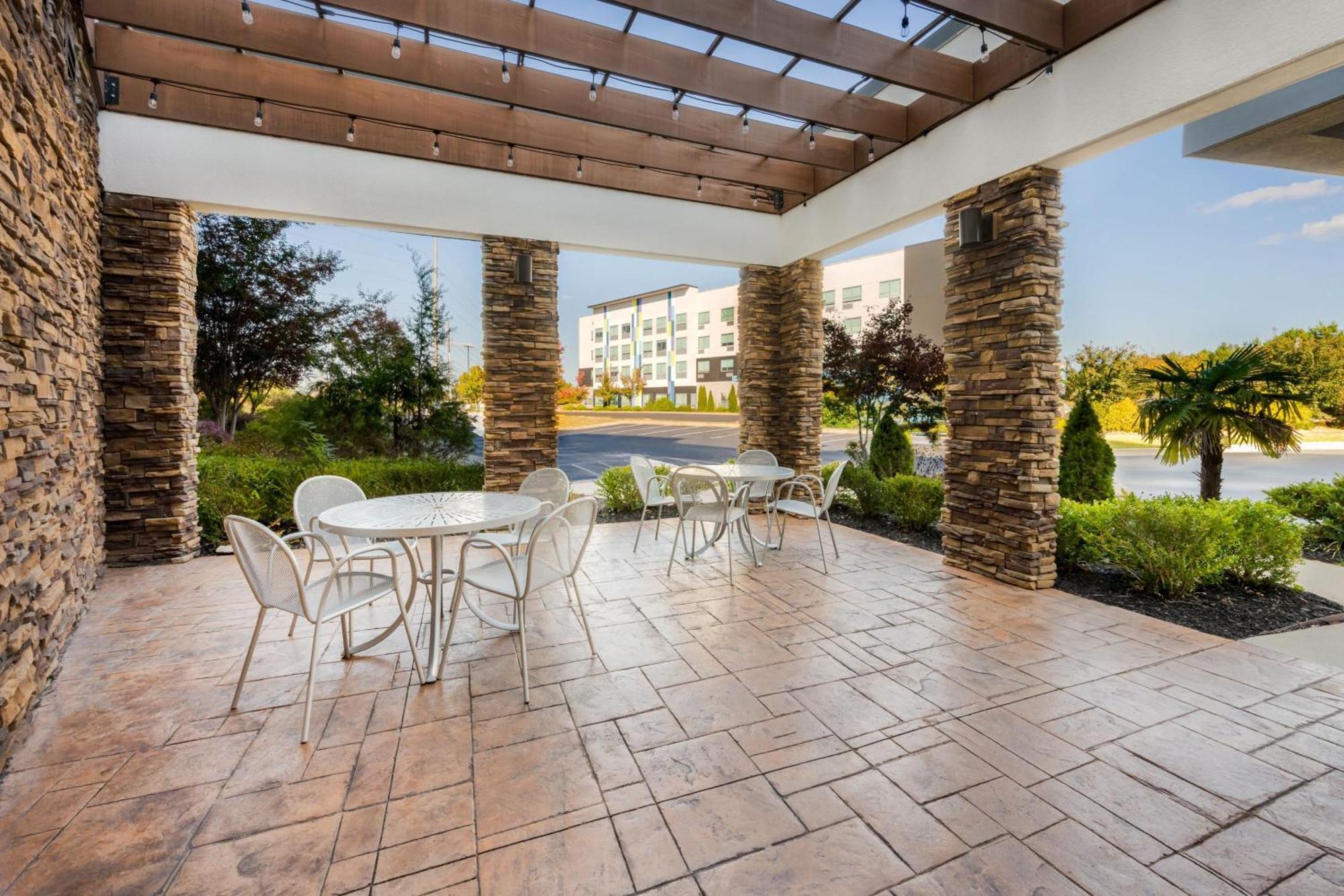 Courtyard By Marriott Auburn Hotel Exterior photo