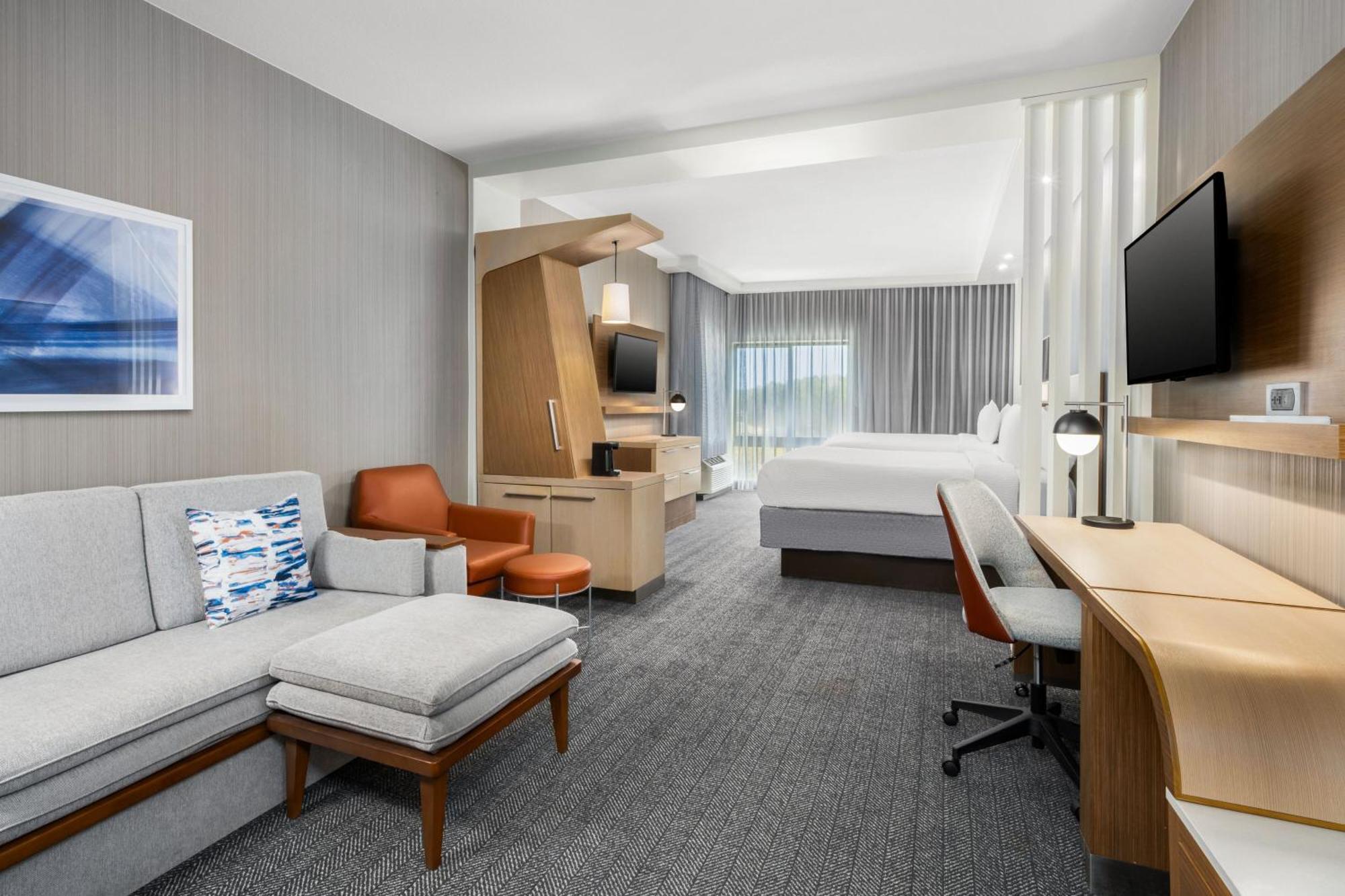Courtyard By Marriott Auburn Hotel Exterior photo