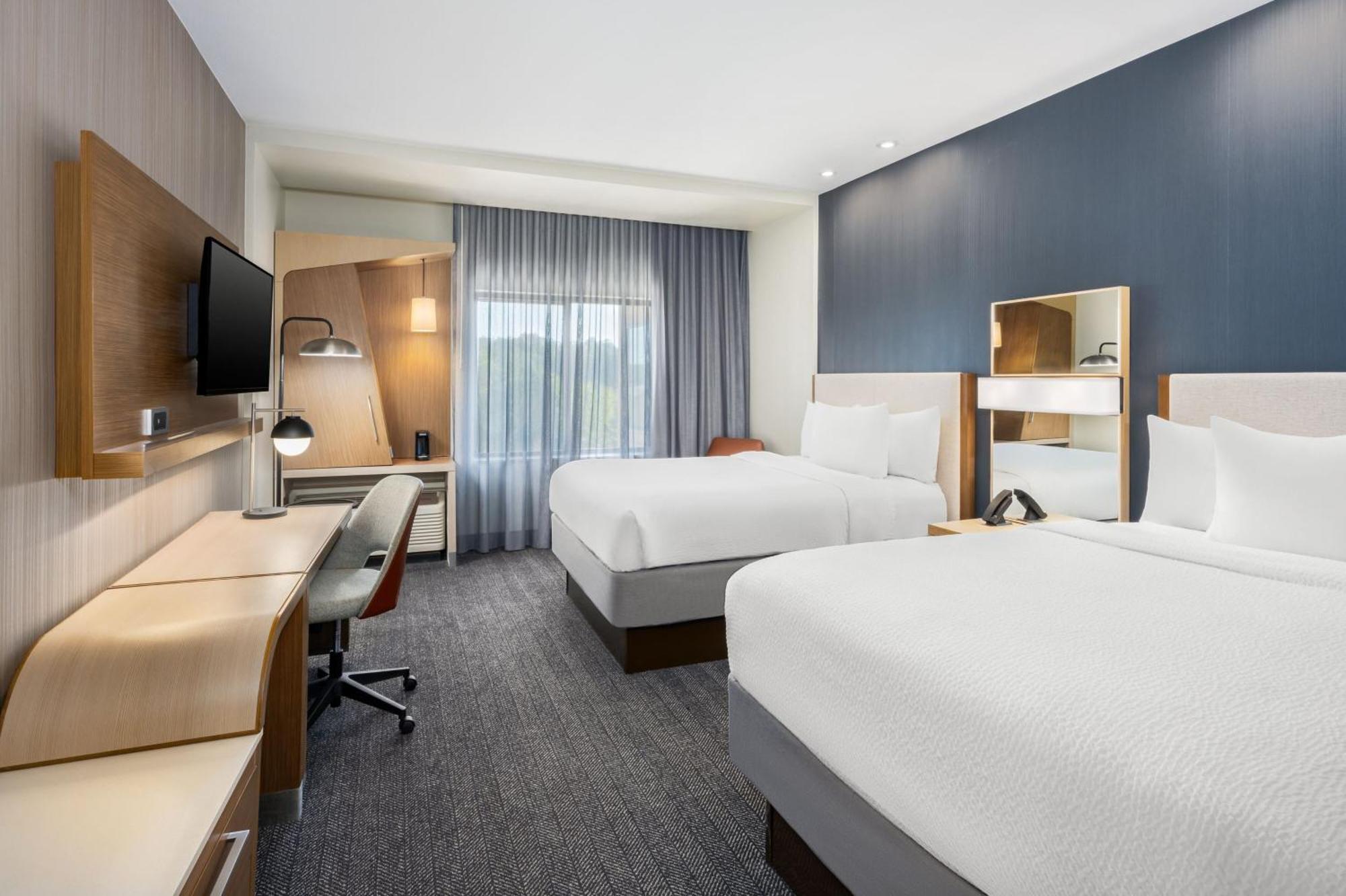 Courtyard By Marriott Auburn Hotel Exterior photo